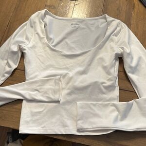 Hollister xs white scoop neck crop shirt